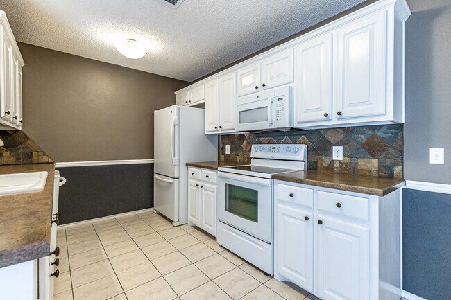 Building Photo - Wonderful 3-Bed, 2-Bath with Bonus Room in a Cul-de-Sac!