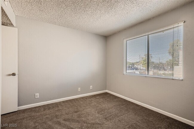 Building Photo - 2977 Juniper Hills Blvd