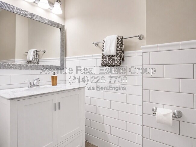 Building Photo - 2329 Hickory St