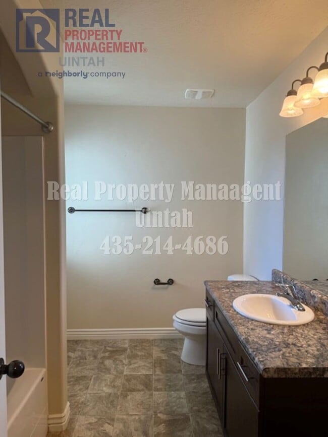Building Photo - 3 bed 2.5 bath townhome in Fox Run