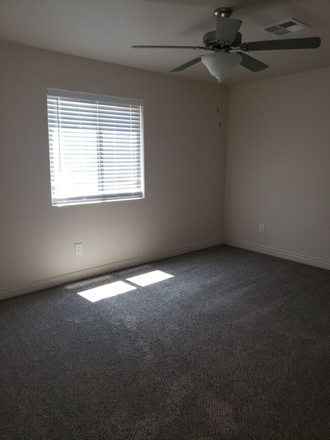 Building Photo - Gorgeous 4 bedroom for rent