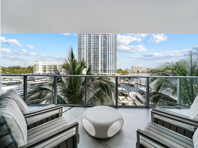 Primary Photo - 17111 Biscayne Blvd