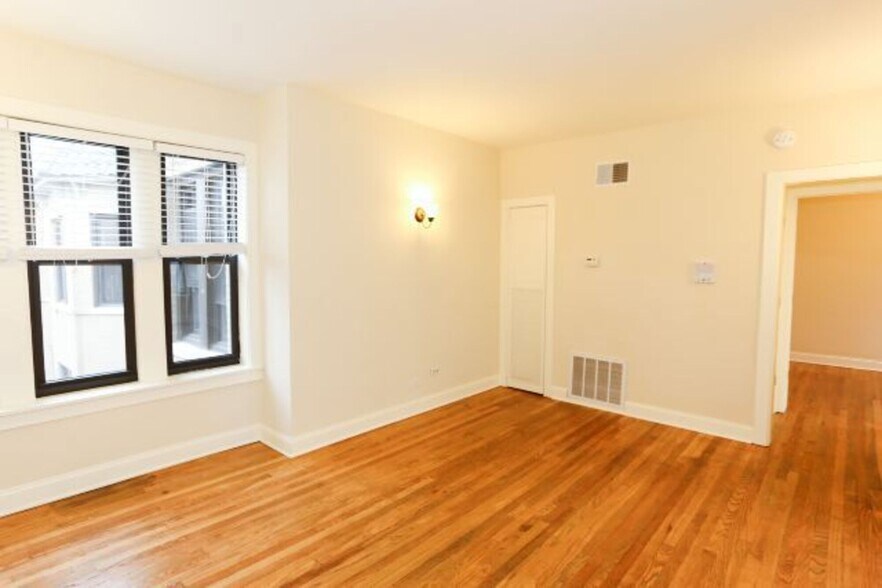 Building Photo - 4127 N Ashland Ave