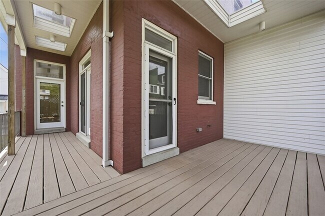 Building Photo - 326 Hailman St