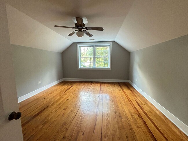 Building Photo - Available now. WATER & SEWER INCLUDED! Gre...