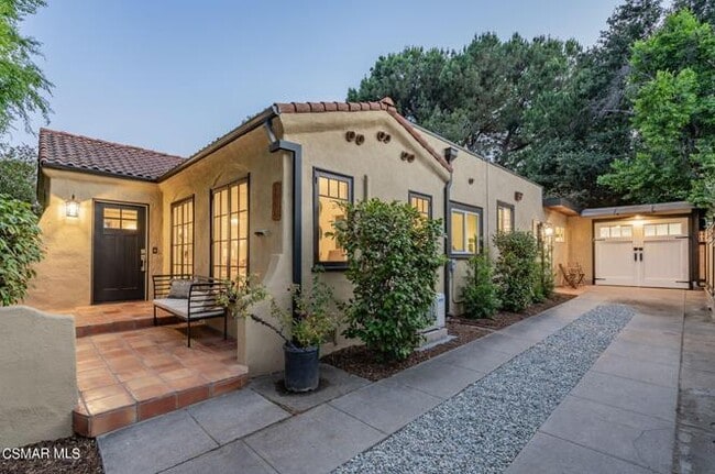 Building Photo - 1031 Del Rey Ave