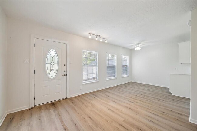 Building Photo - 25402 Lynbriar Ln