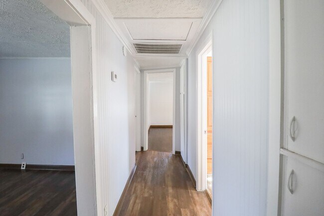 Building Photo - 4 Bed | 1.5 Bath in North Tulsa!