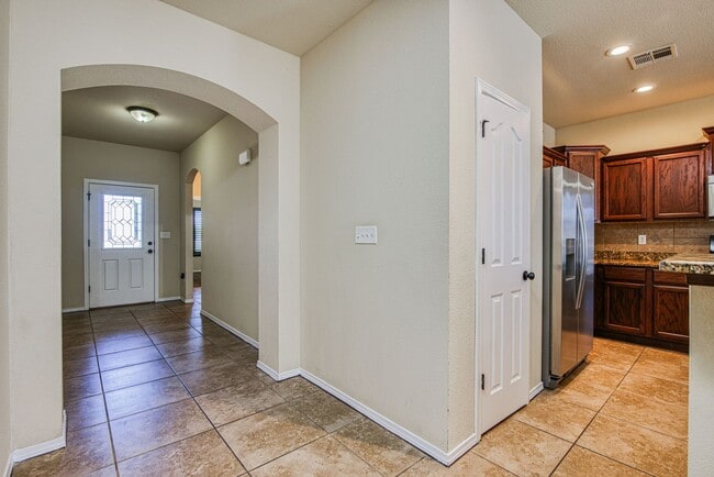 Building Photo - Beautiful East side House 3 bed-2.5 baths in front of Park