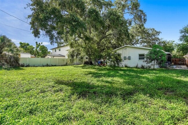 Building Photo - 779 12th Ave N