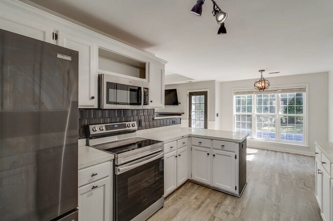 Building Photo - 402 Plantation Pointe Dr