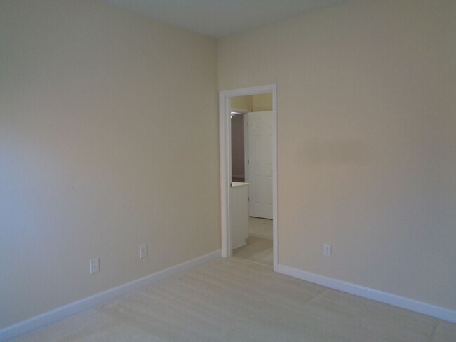 Building Photo - APPLICATION PENDING-Clemmons-Lovely Patio Home with Sunroom