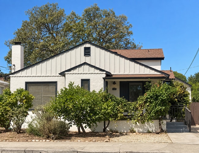 Building Photo - 1110 Fulton Ln