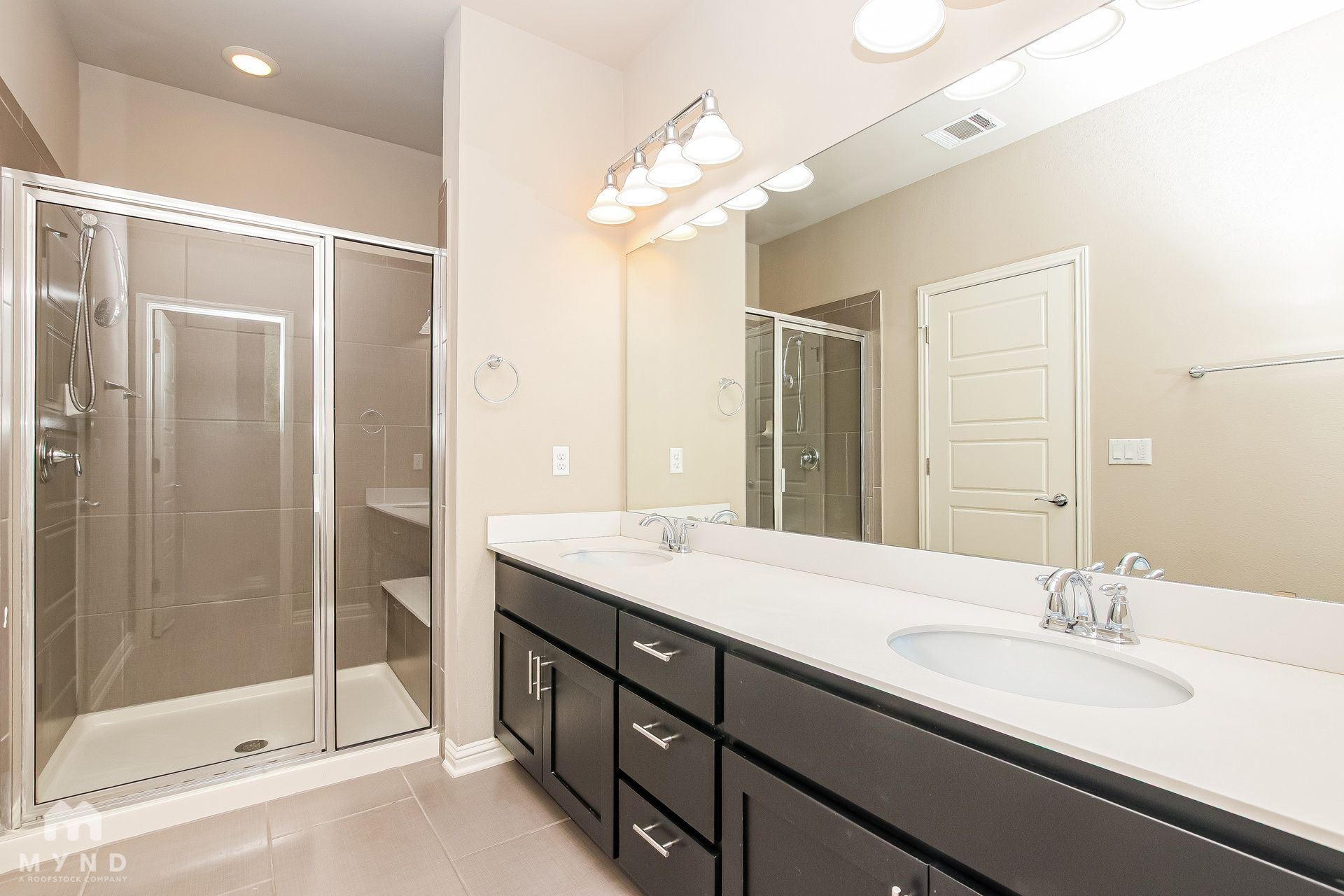 Building Photo - 13800 Lyndhurst St