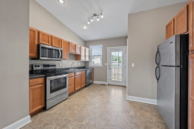 Building Photo - 1343 Bruck St