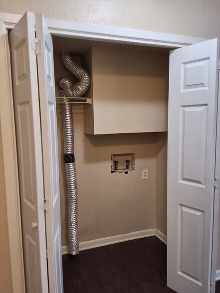 Building Photo - 5748 Mill Creek Dr