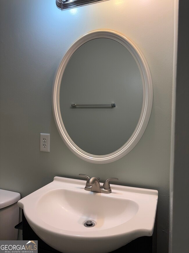 Building Photo - 121 Innerlake Ln