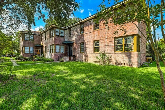 Building Photo - 2748 Vernon Terrace #2 1/1