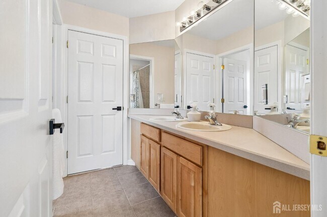 Building Photo - 16 Valley Wood Dr