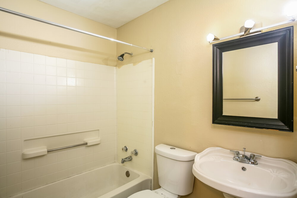 Building Photo - 913 Joe Bailey St