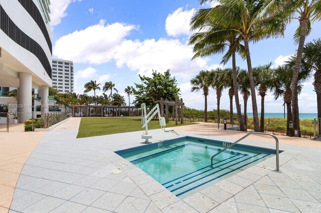 Building Photo - 6801 Collins Ave