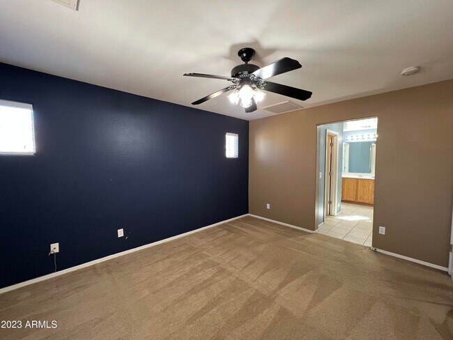 Building Photo - 2709 E Bart St