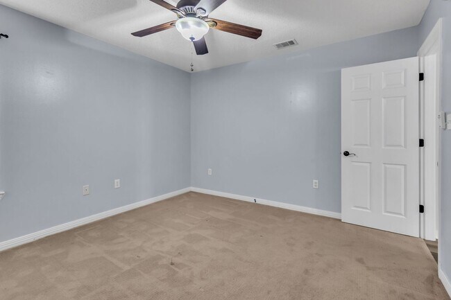 Building Photo - South Crestview Ranch on Cul-de-sac