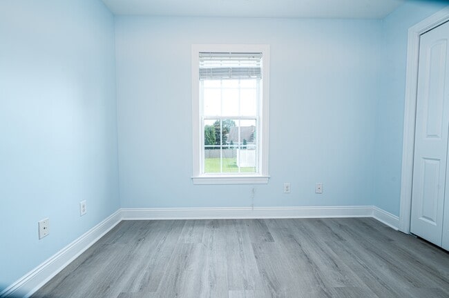 Building Photo - 2807 Walter Dr