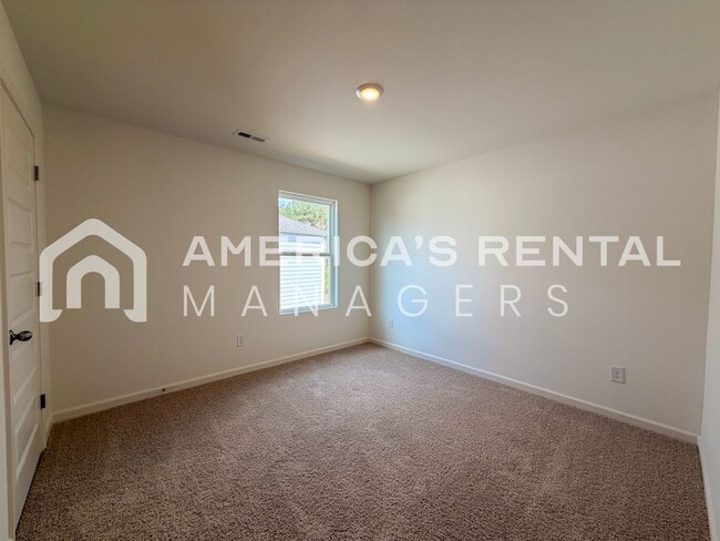 Building Photo - Modern Two Story Living in Doss Ferry - Available NOW!!