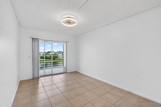 Building Photo - 4028 Hythe B