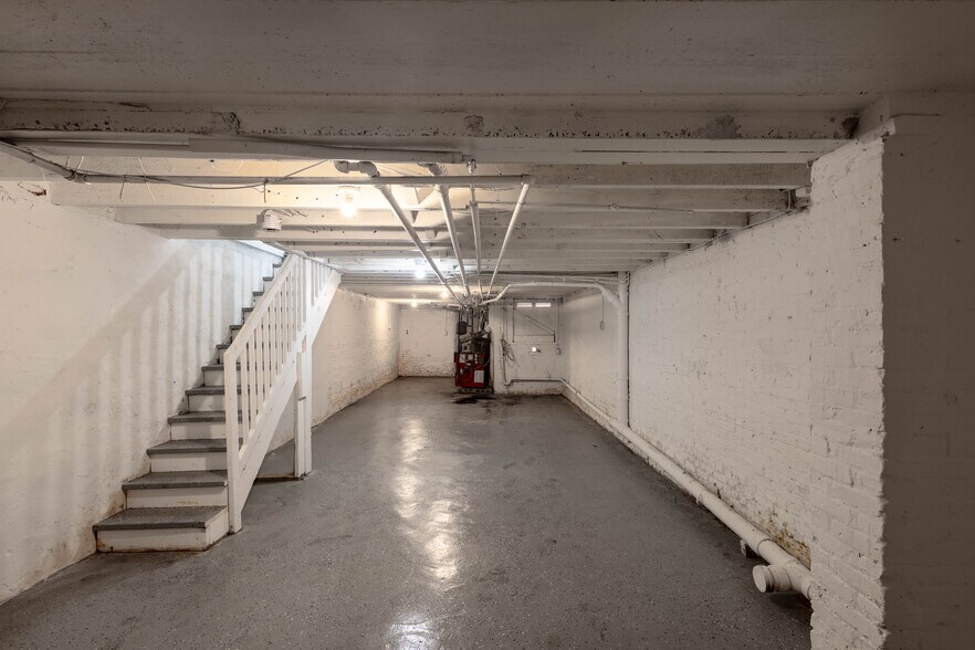 Building Photo - 3205 E Monument St