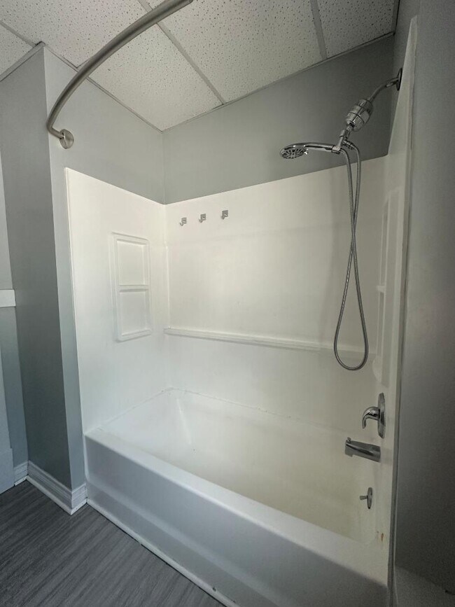 Building Photo - 252 Cumberland Ave