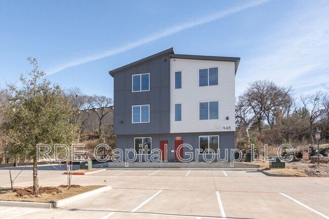 Building Photo - 948 S Corinth St Rd