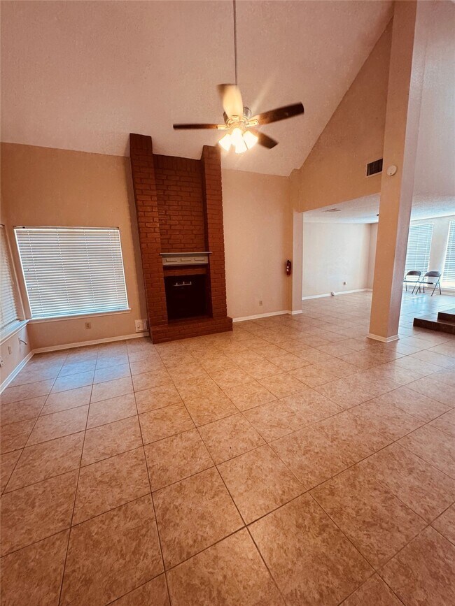 Building Photo - 14810 Rancho Vista Dr