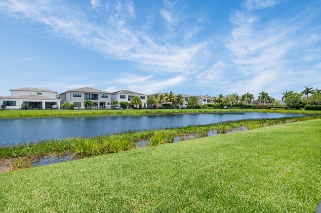 Building Photo - 17112 Aquavera Way