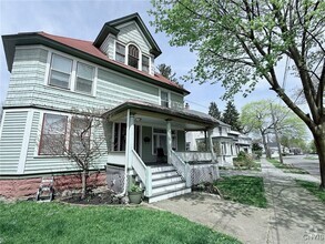 Building Photo - 10 Jewett Ave