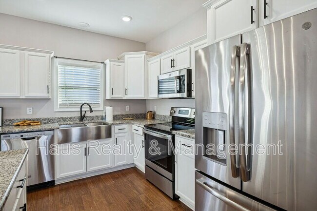 Building Photo - 207 Bedford Ct