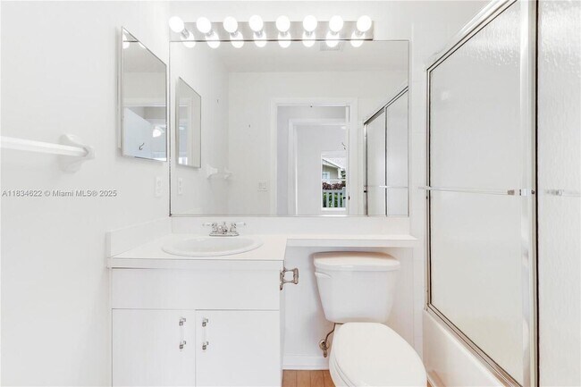Building Photo - 653 NW San Remo Cir