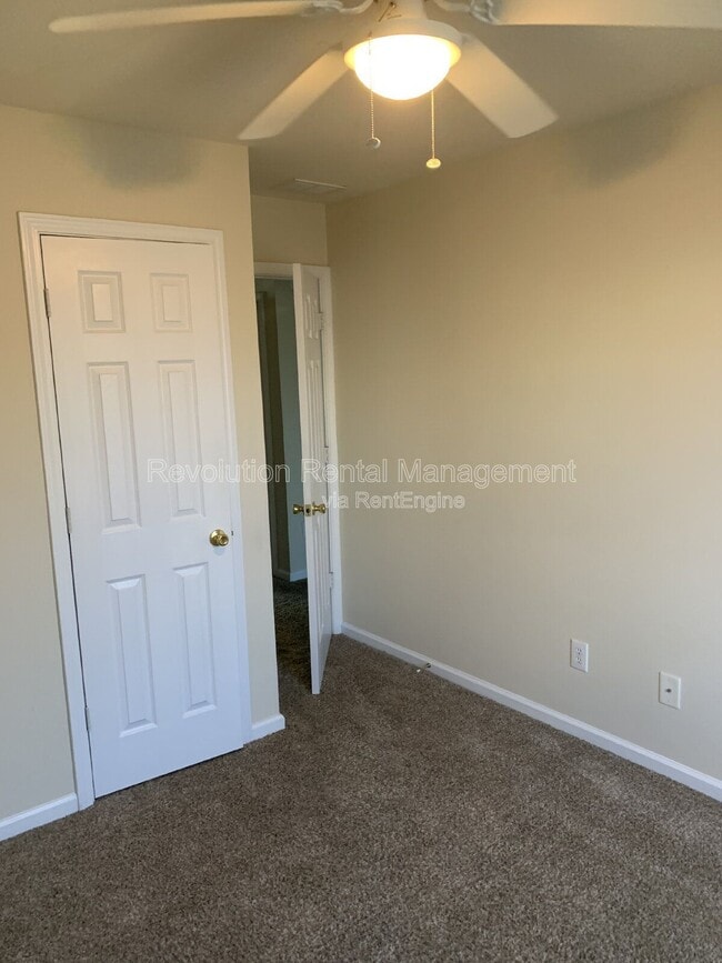 Building Photo - 6800 Blackstone Pl