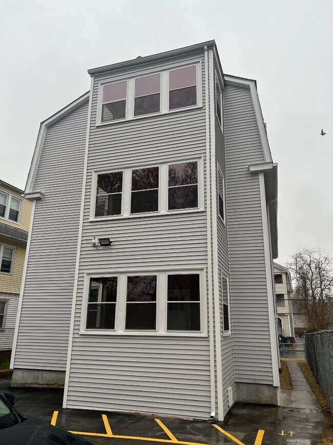 Building Photo - 647-649-649 Garden St