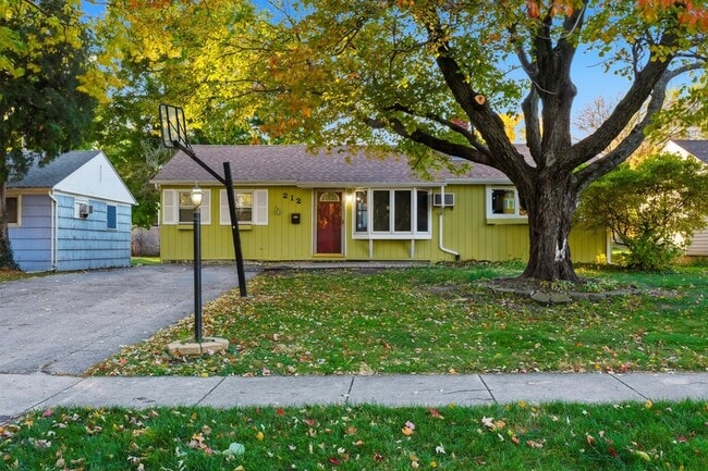 Building Photo - 212 N Knollwood Dr