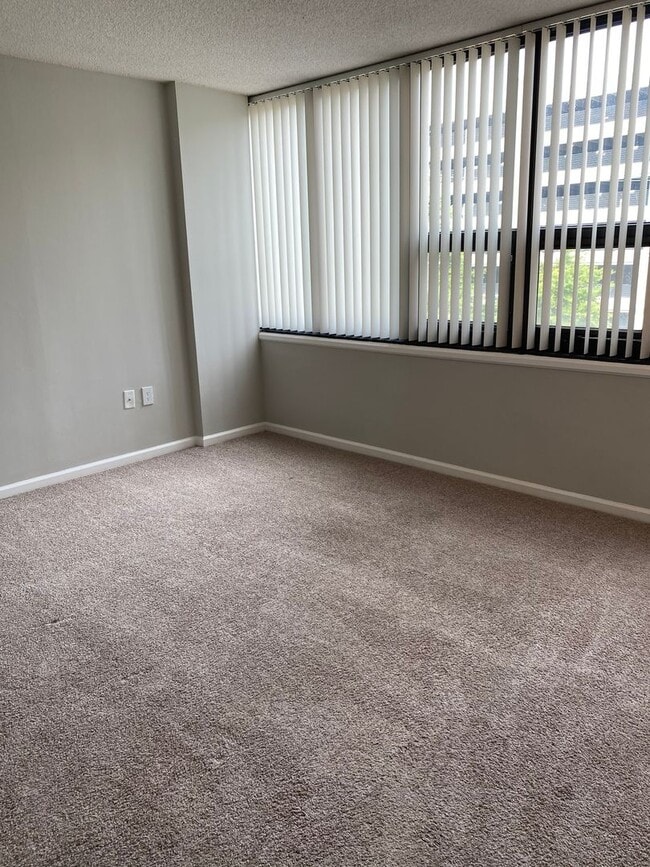 Building Photo - wh305