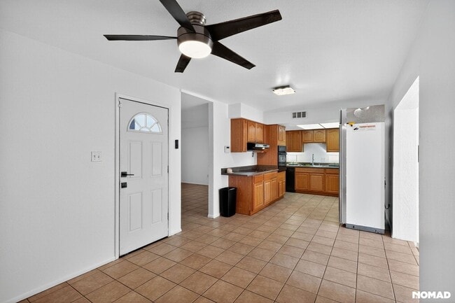 Building Photo - 3029 W Shaw Butte Dr