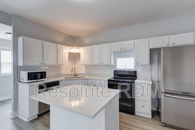 Building Photo - 743 Cottage Ave
