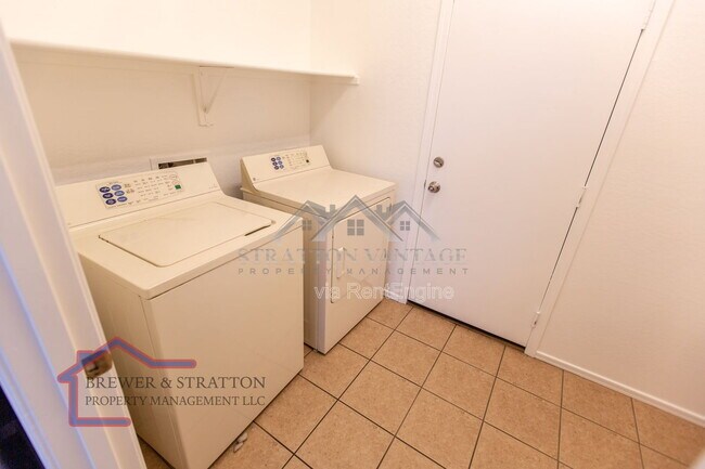Building Photo - 6427 S 71st Dr