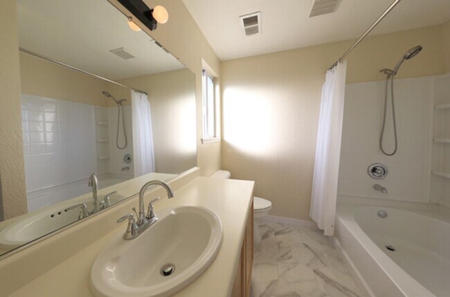 Building Photo - Spacious 3/2 with large yard