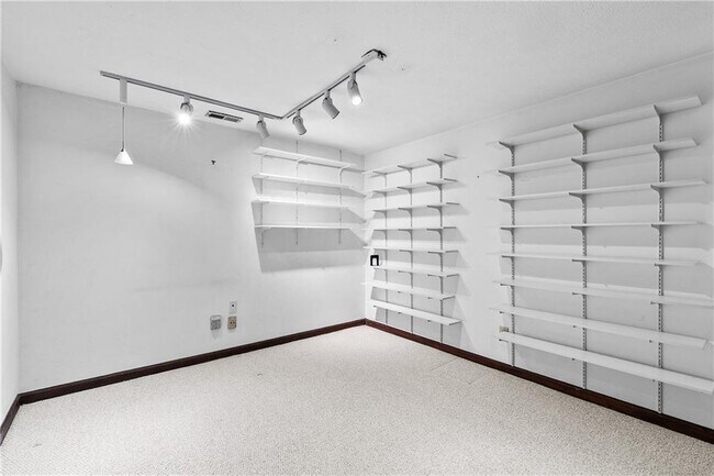 Building Photo - 755 Nile Dr