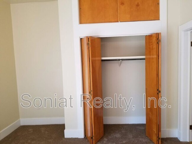 Building Photo - 110 S Pierce St