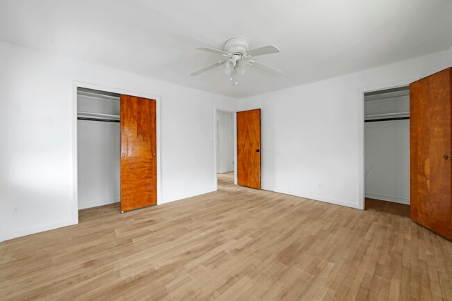 Building Photo - 271 7th St