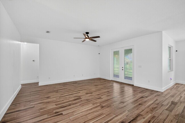 Building Photo - 16215 83rd Pl N